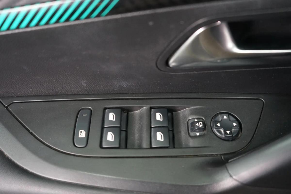 peugeot-2008-2021-gasolina-1199cc