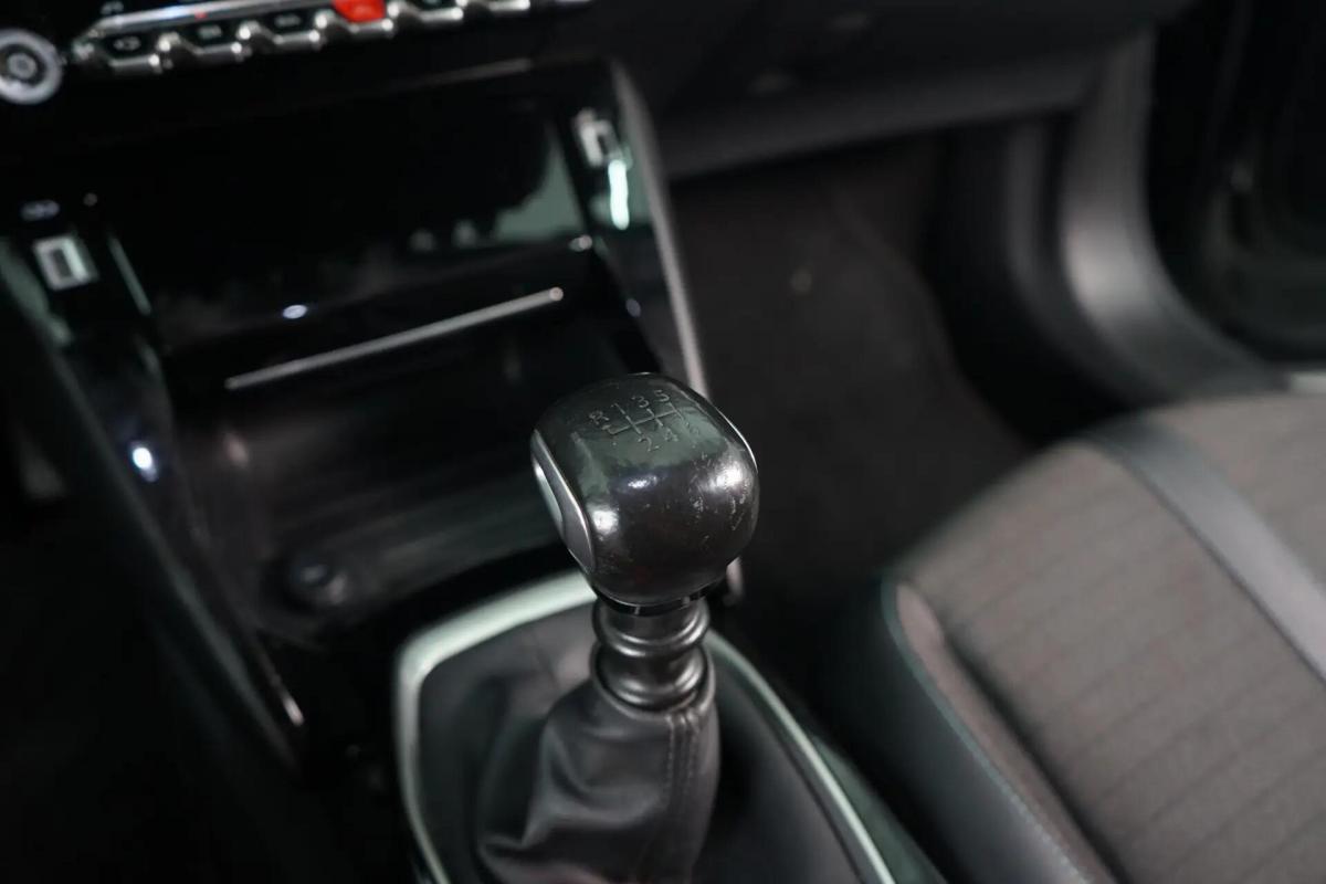 peugeot-2008-2021-gasolina-1199cc