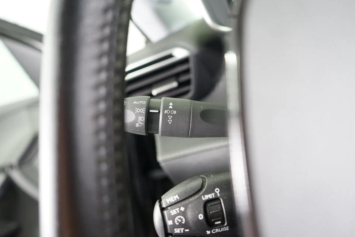 peugeot-2008-2021-gasolina-1199cc