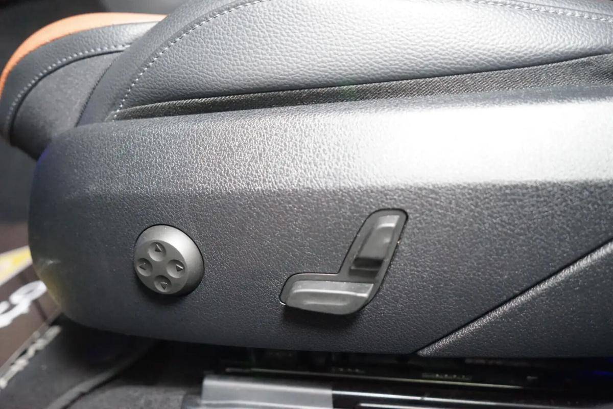 mercedes-benz-classe-c-c-300-e-2022-hibrido-a-gasolina-1999cc