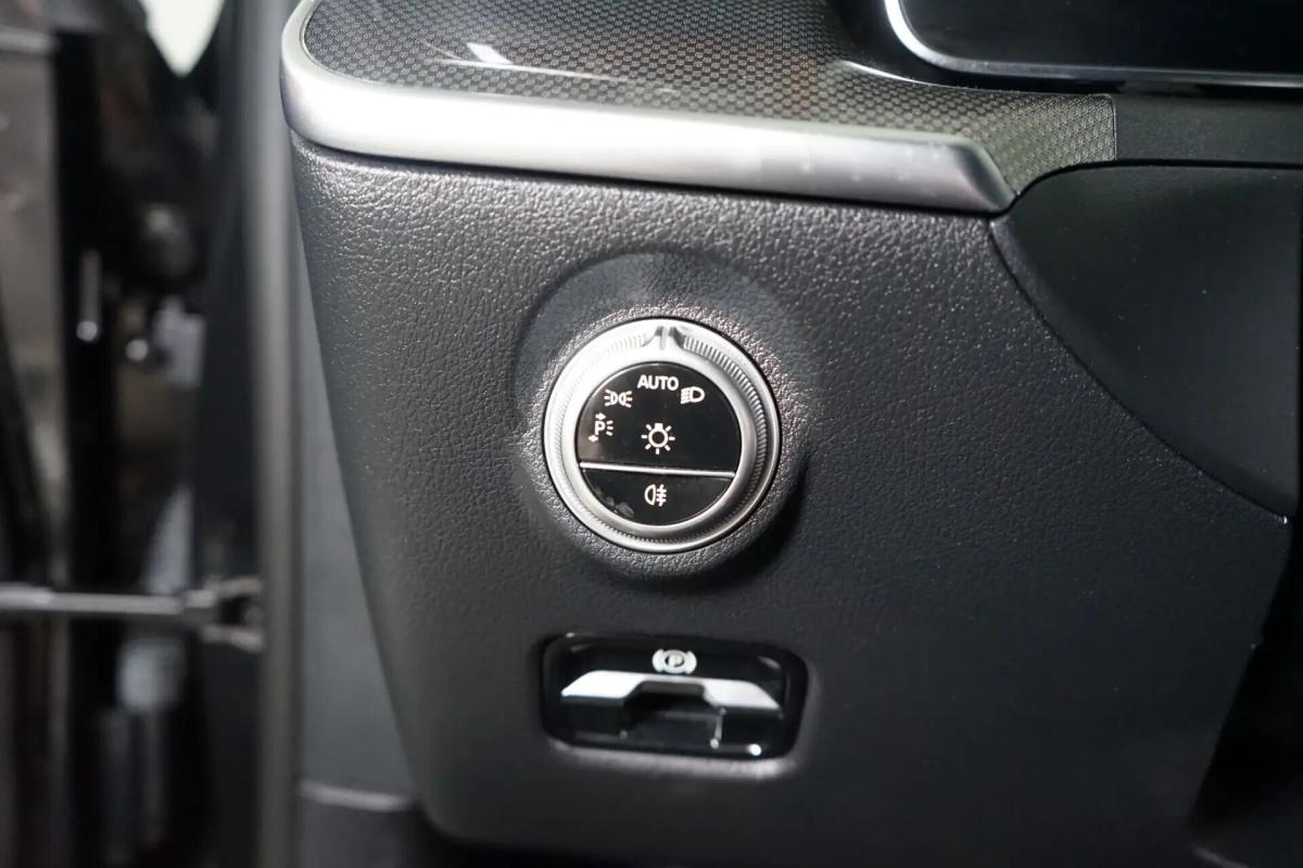 mercedes-benz-classe-c-c-300-e-2022-hibrido-a-gasolina-1999cc