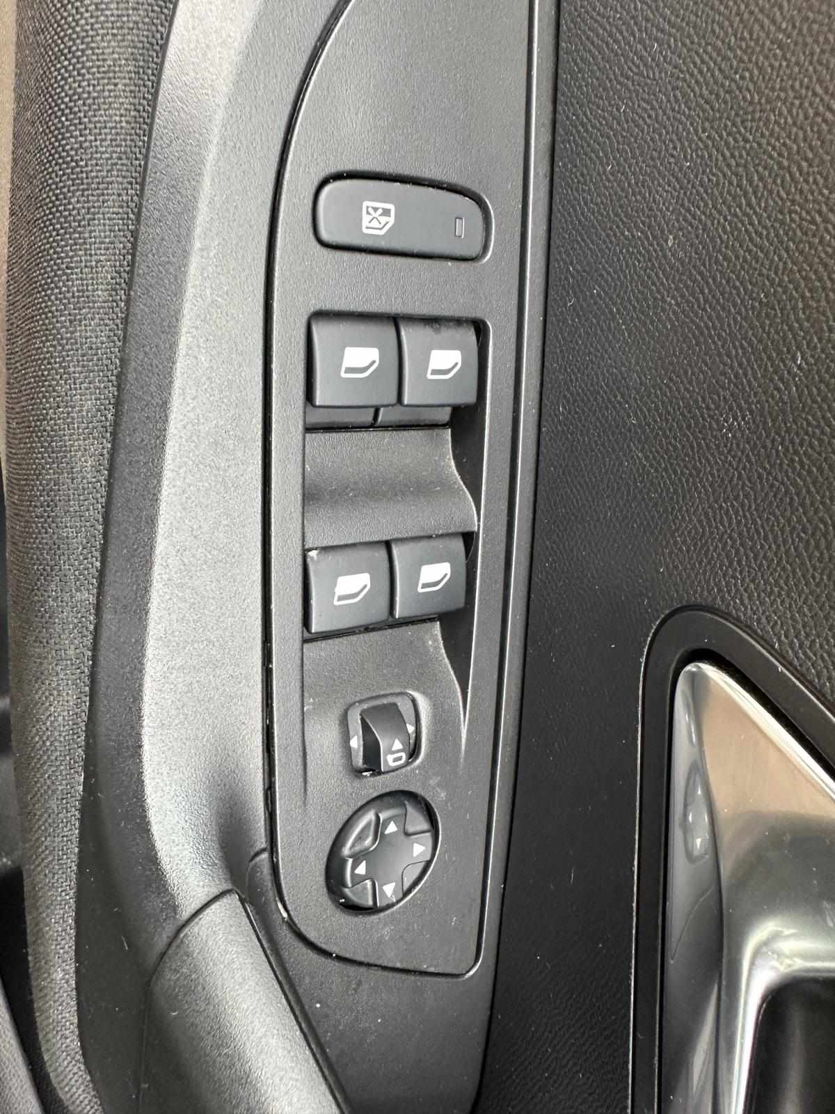 peugeot-2008-2021-gasolina-1199cc
