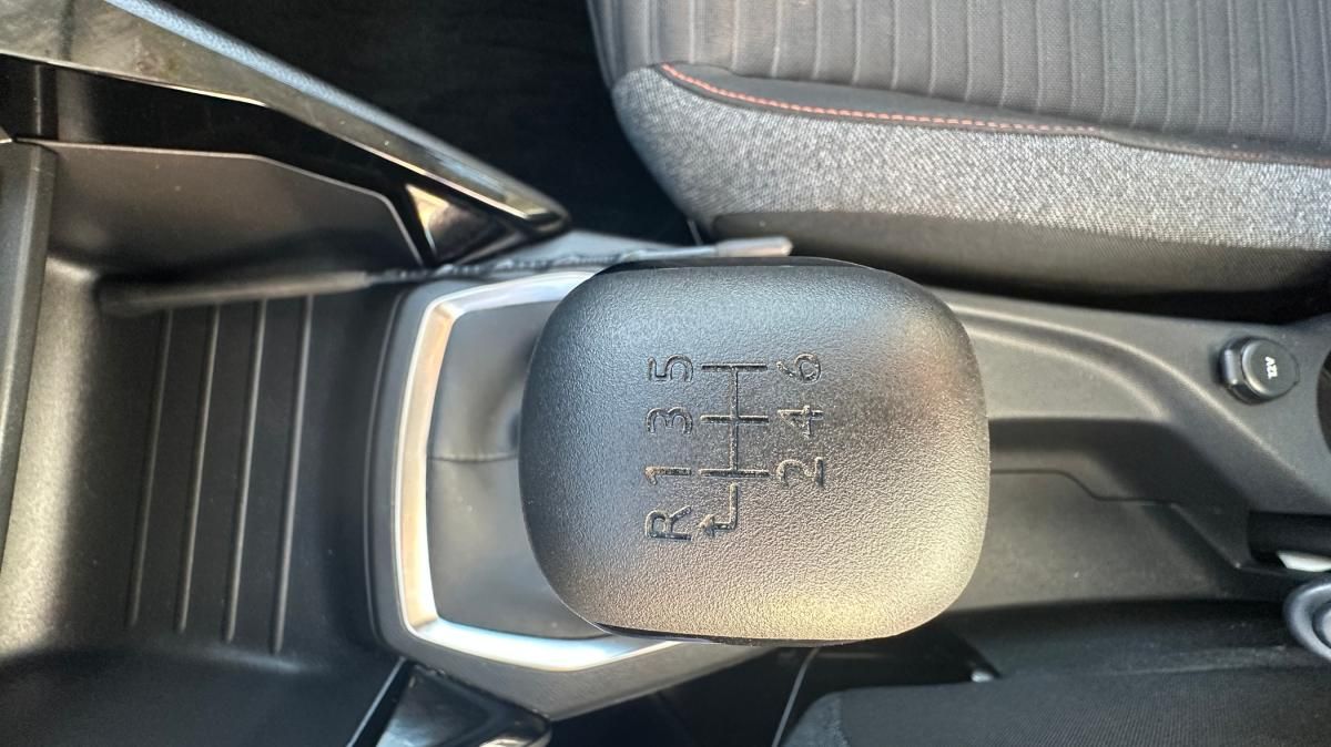 peugeot-208-2023-gasolina-1199cc
