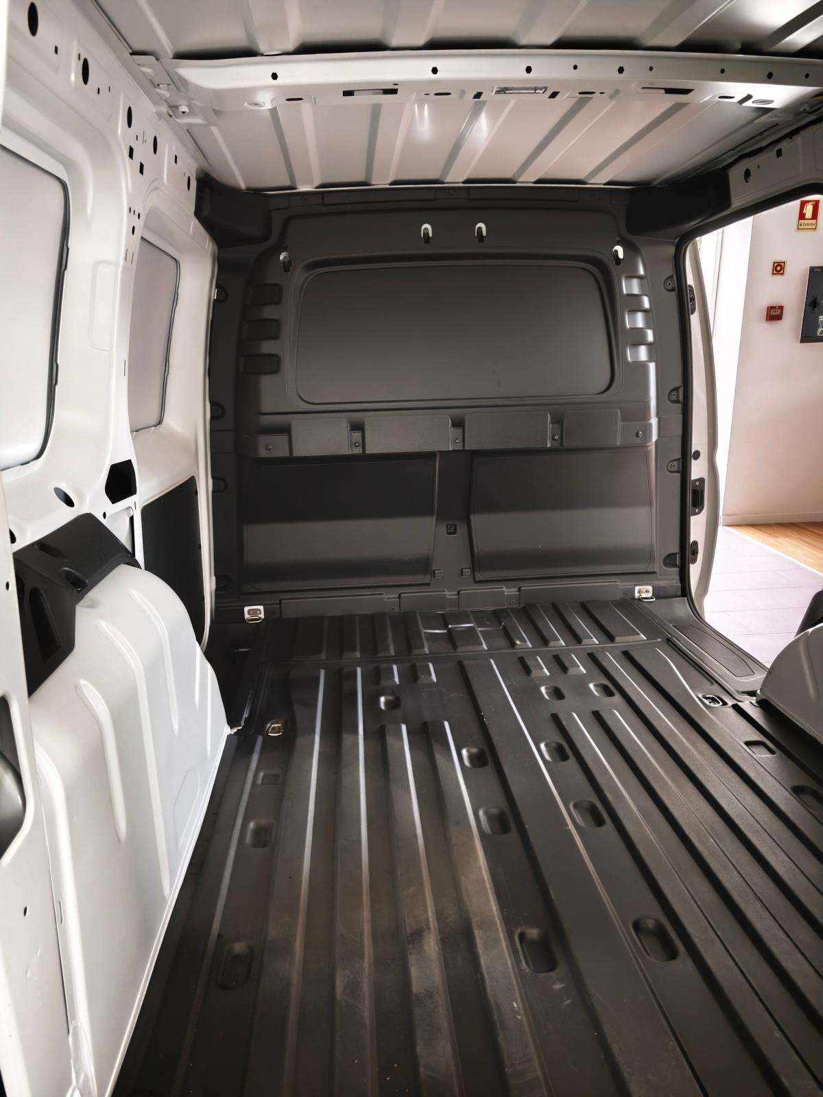 volkswagen-caddy-2026-diesel-1968cc