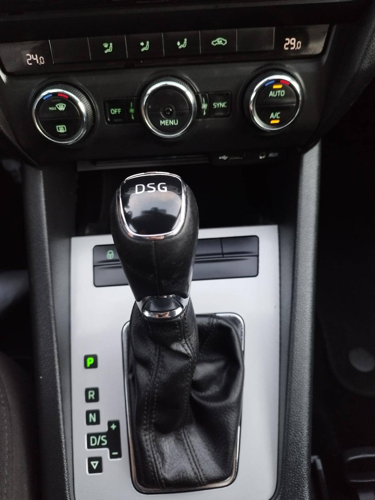 skoda-octavia-break-2015-diesel-1598cc