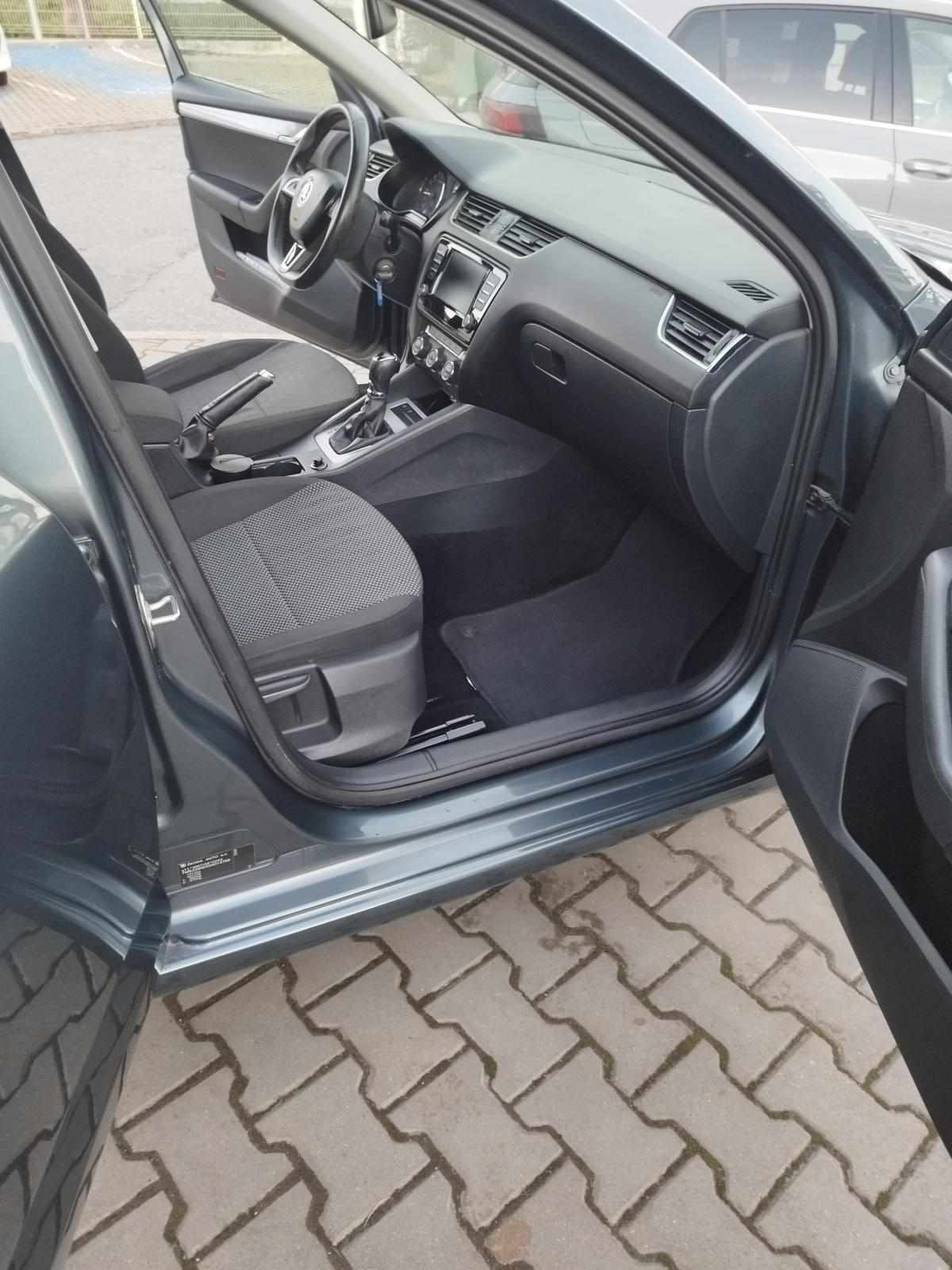 skoda-octavia-break-2015-diesel-1598cc