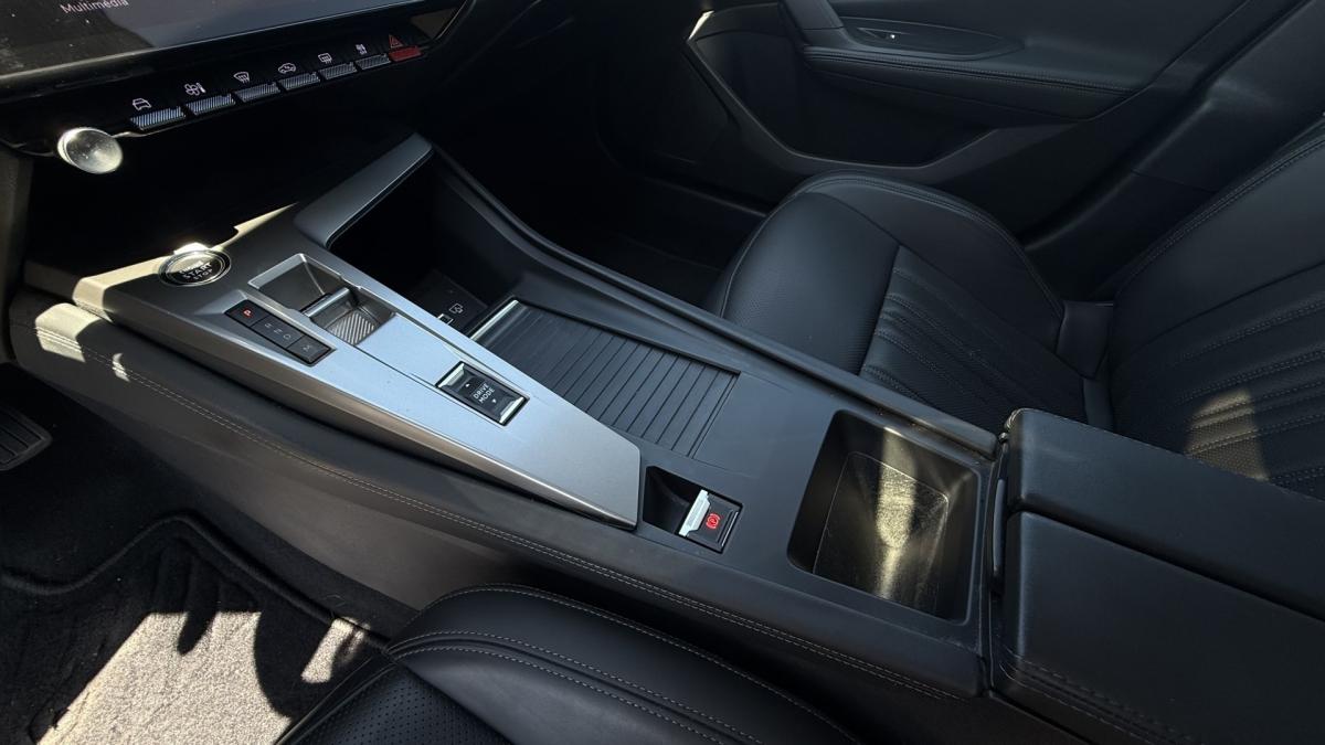peugeot-408-2023-gasolina-1199cc