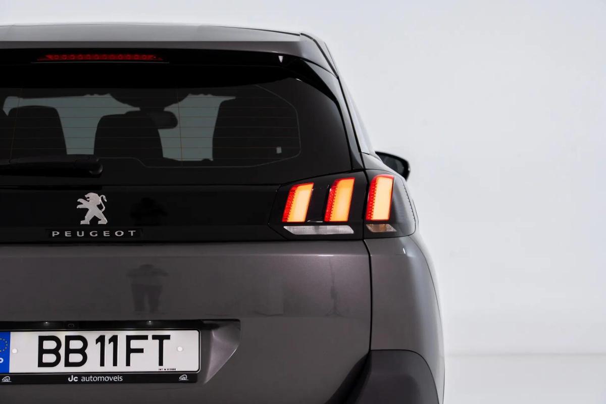 peugeot-5008-2023-diesel-1499cc