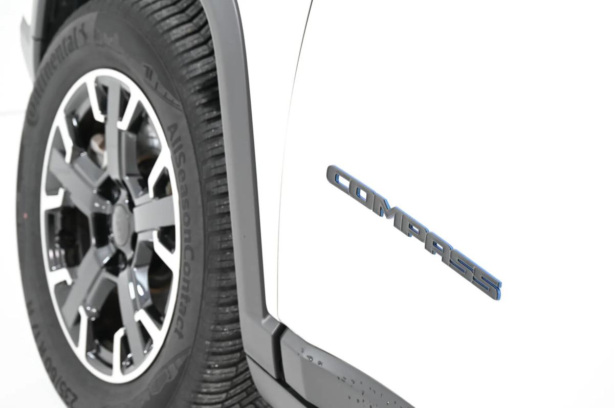 jeep-compass-2023-hibrido-a-gasolina-1332cc