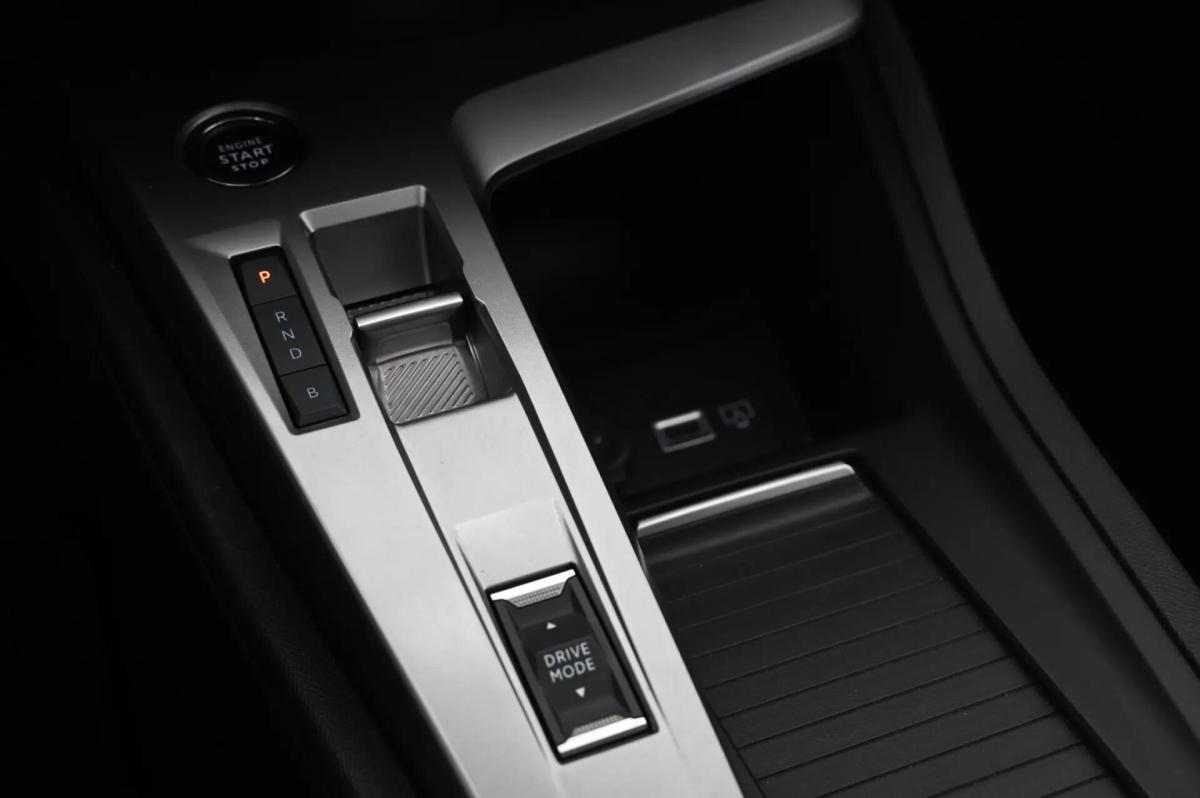 peugeot-e-308-2025-eletrico-0cc