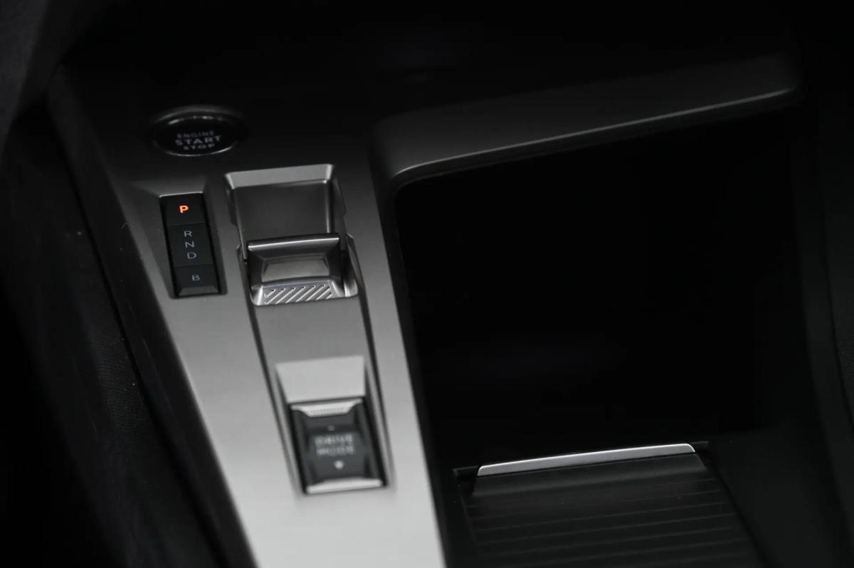 peugeot-e-308-2025-eletrico-0cc