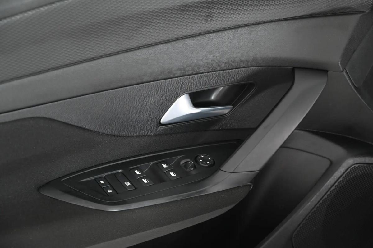 peugeot-e-308-2025-eletrico-0cc
