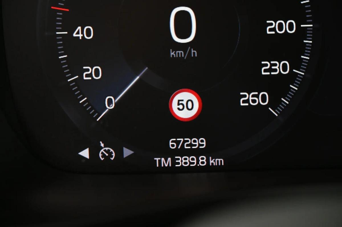 volvo-xc40-2022-hibrido-a-gasolina-1477cc