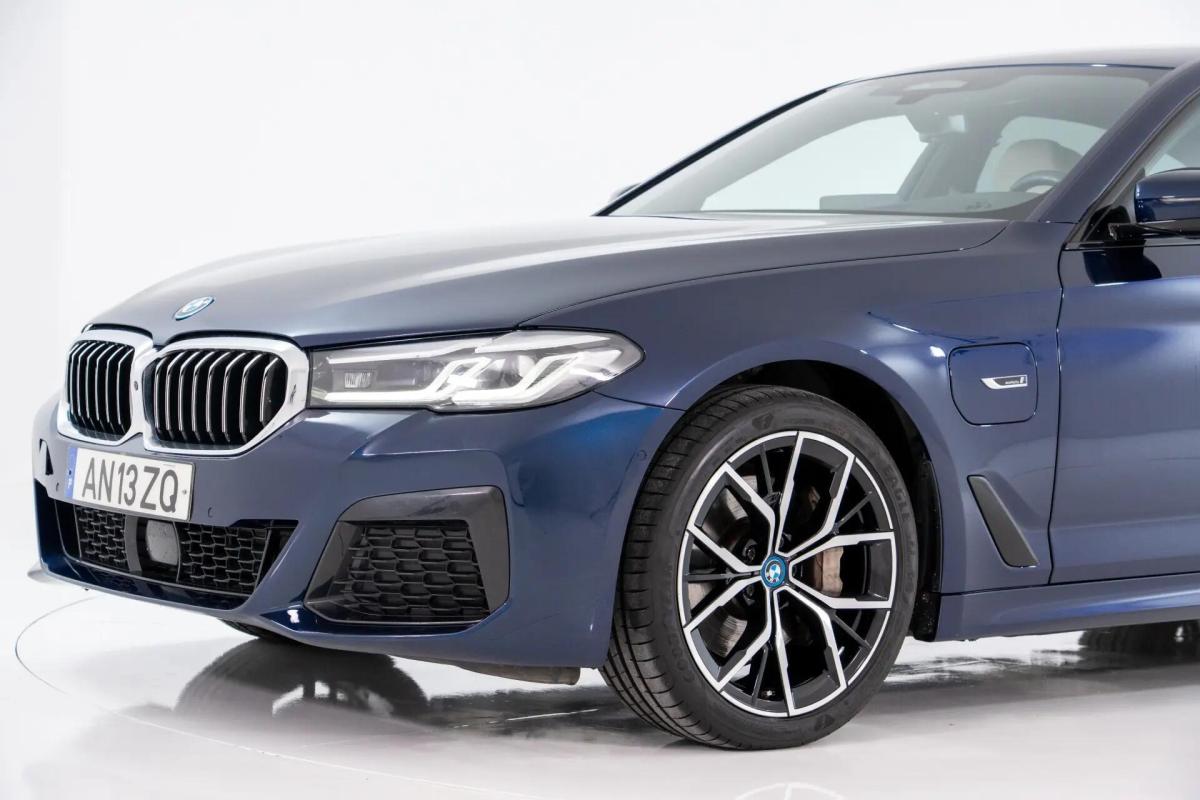 bmw-serie-5-545e-xdrive-2022-hibrido-a-gasolina-2998cc