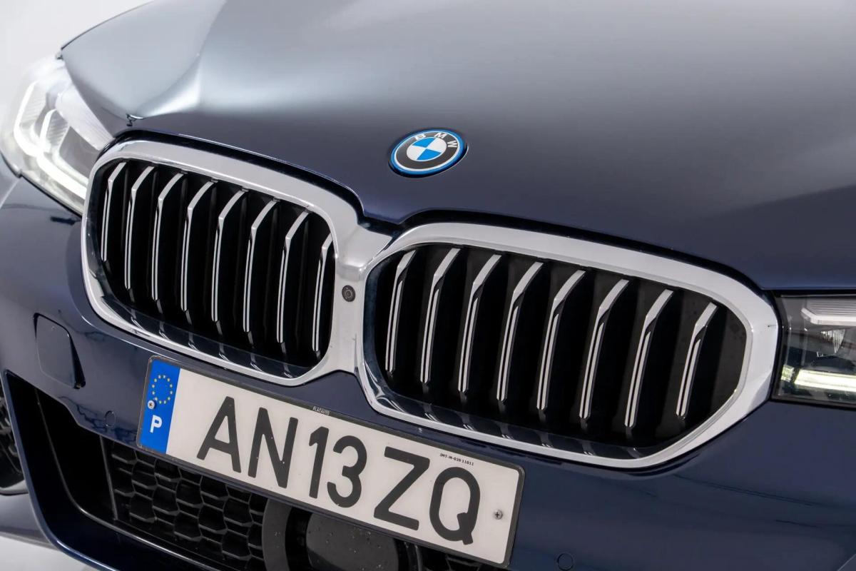 bmw-serie-5-545e-xdrive-2022-hibrido-a-gasolina-2998cc