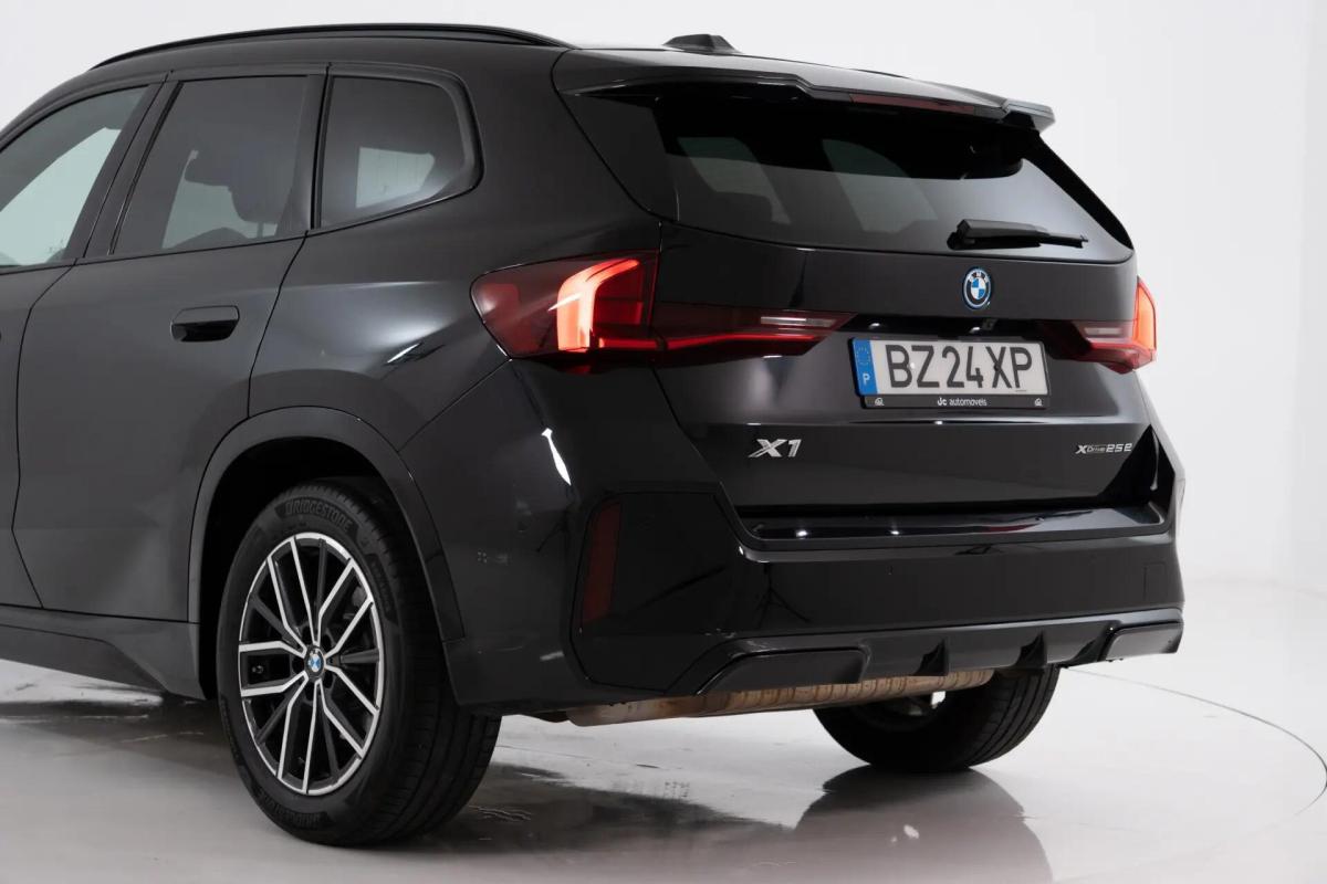 bmw-x1-xdrive25e-2025-hibrido-a-gasolina-1499cc