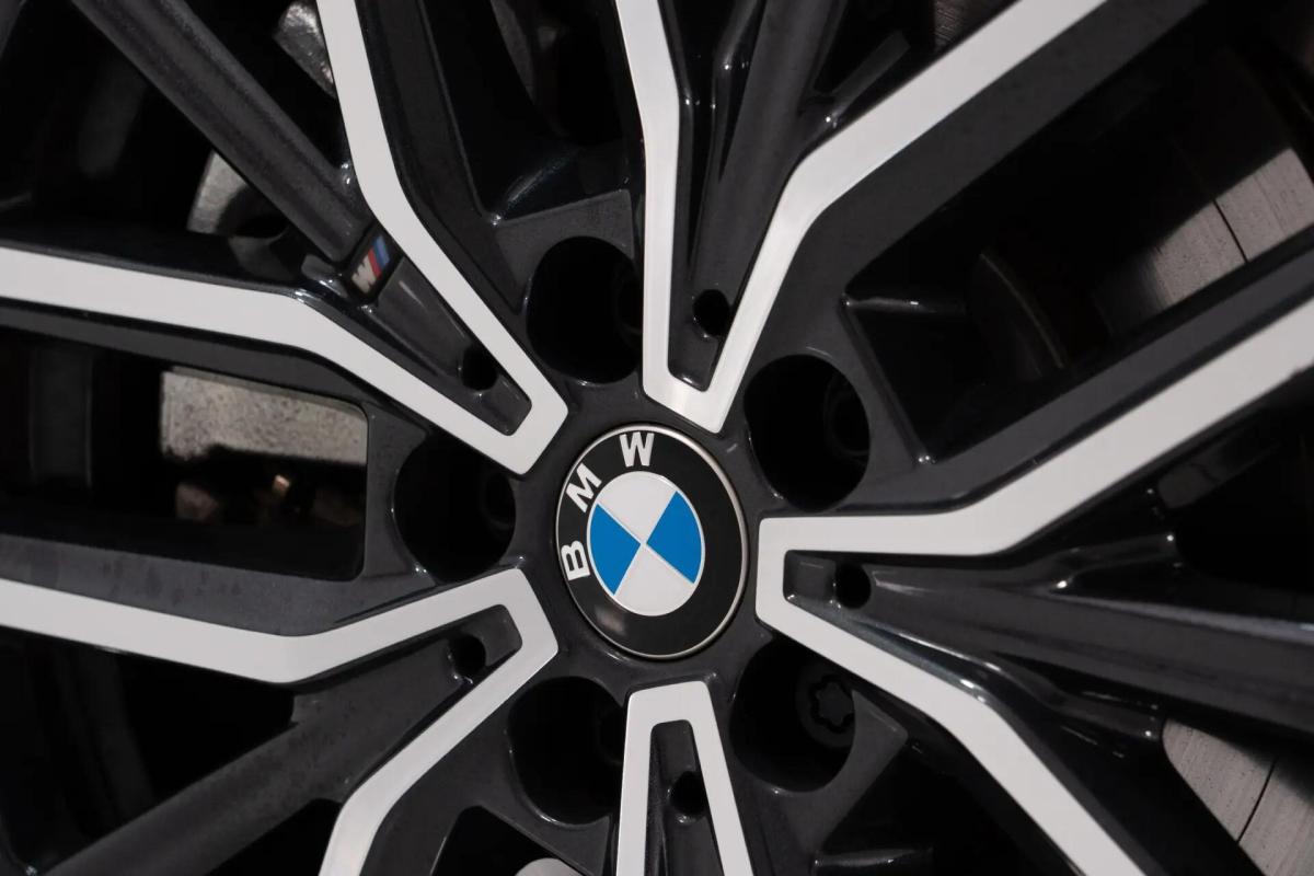 bmw-x1-xdrive25e-2025-hibrido-a-gasolina-1499cc