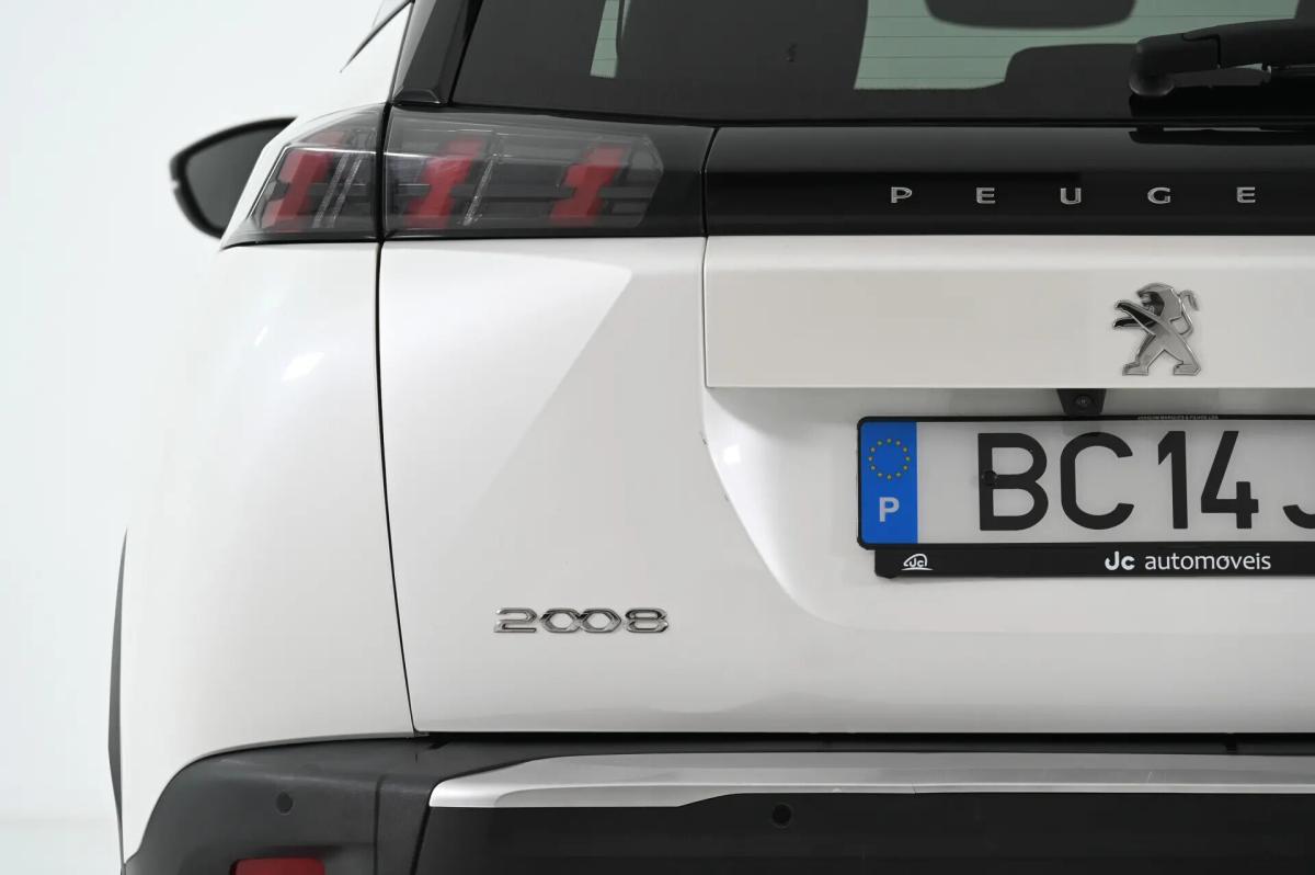 peugeot-2008-2023-gasolina-1199cc