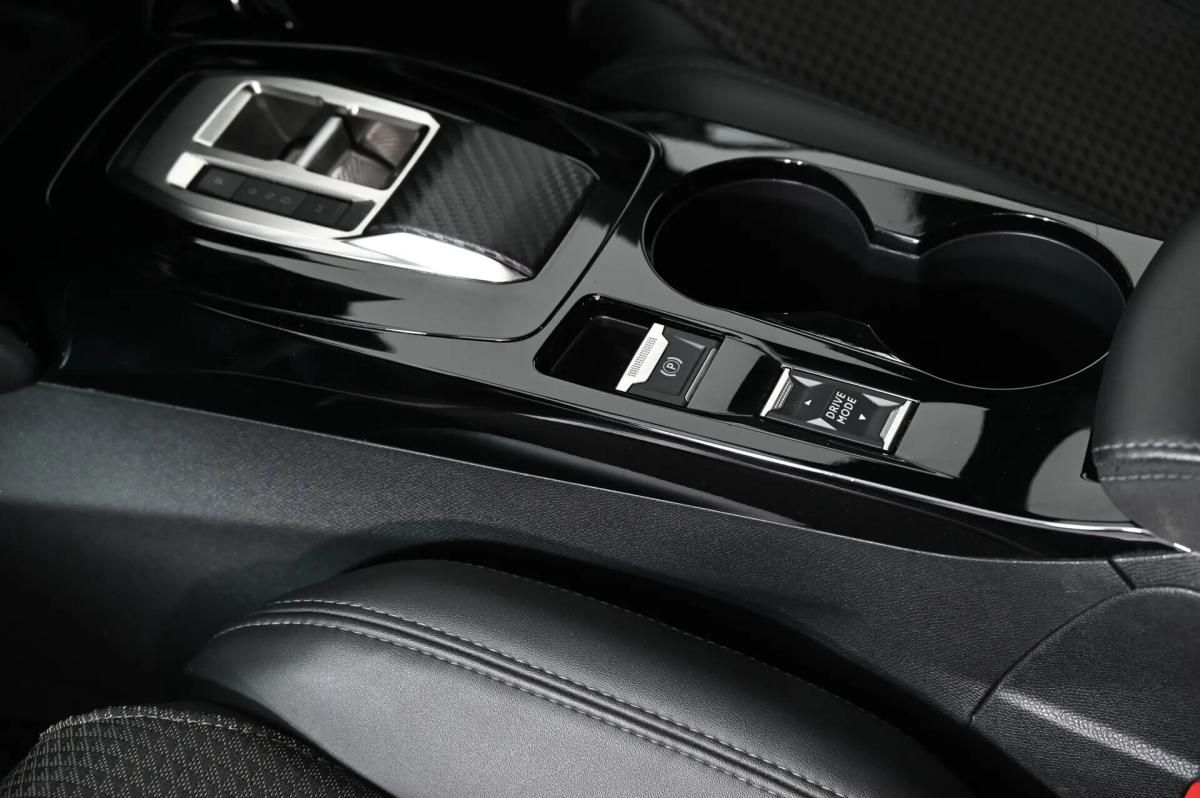 peugeot-2008-2023-gasolina-1199cc