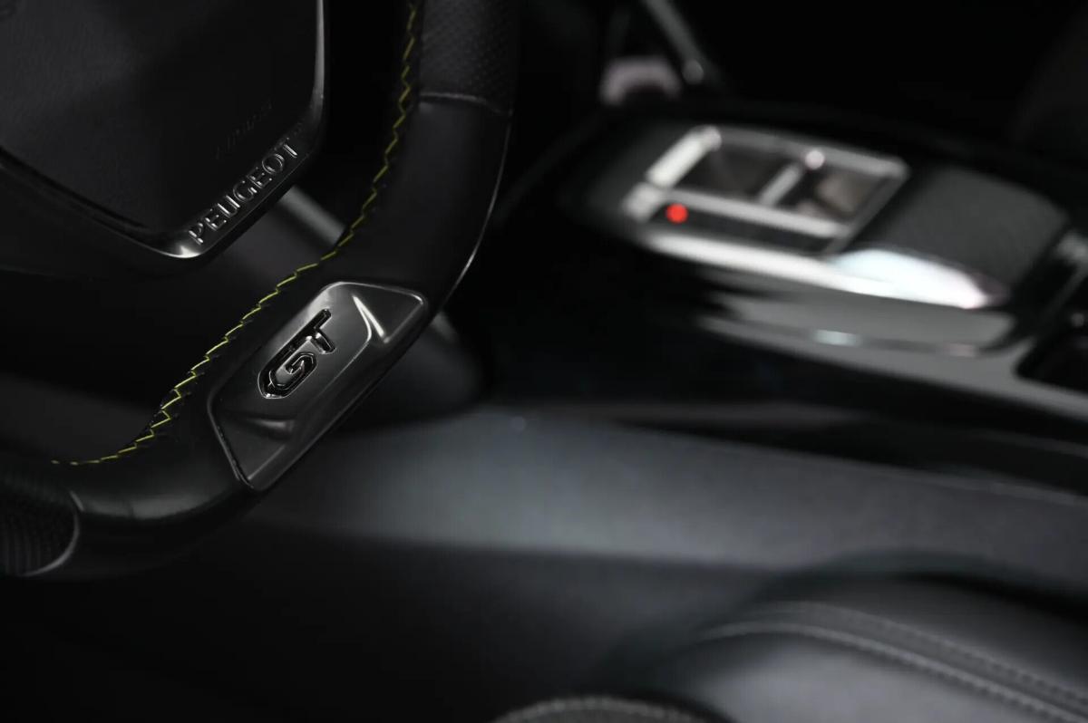 peugeot-2008-2023-gasolina-1199cc