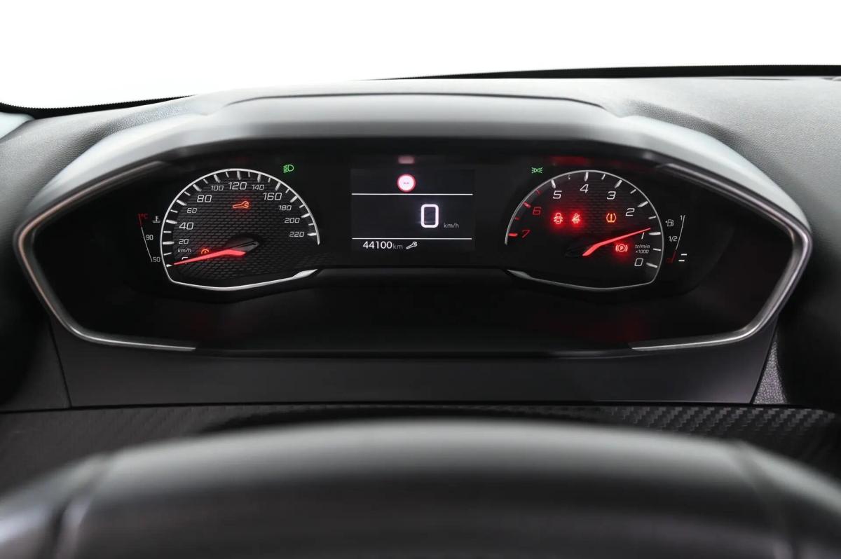 peugeot-208-2024-gasolina-1199cc