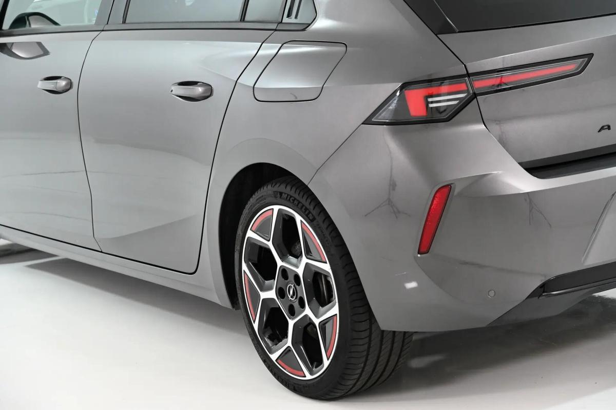 opel-astra-2024-hibrido-a-gasolina-1598cc