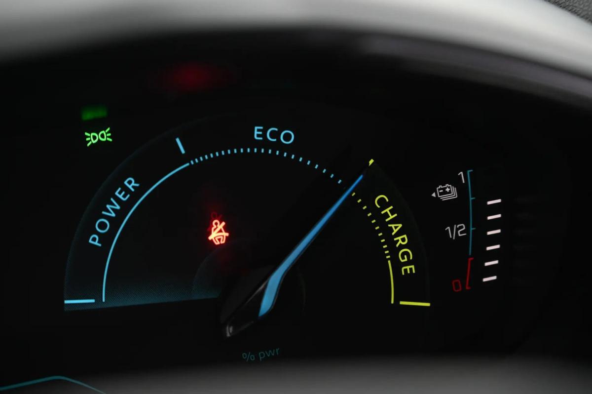 peugeot-e-208-2024-eletrico-0cc