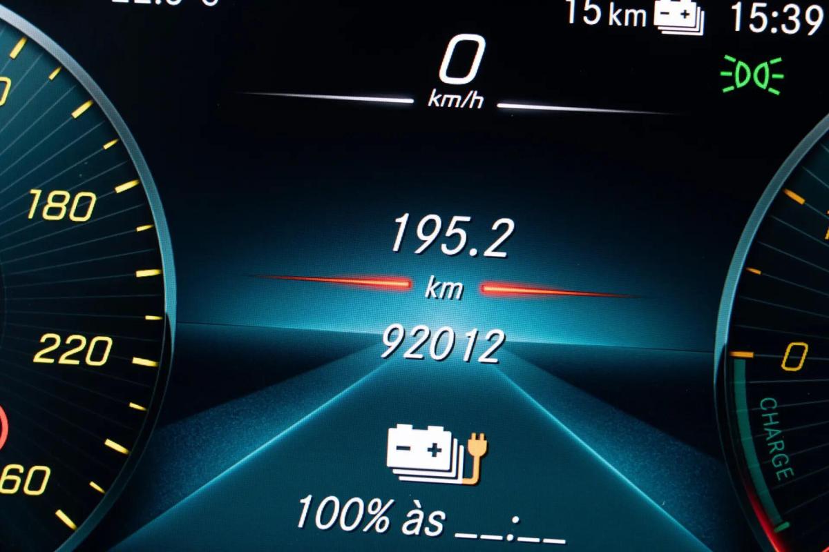 mercedes-benz-classe-c-c-300-e-2021-hibrido-a-gasolina-1991cc