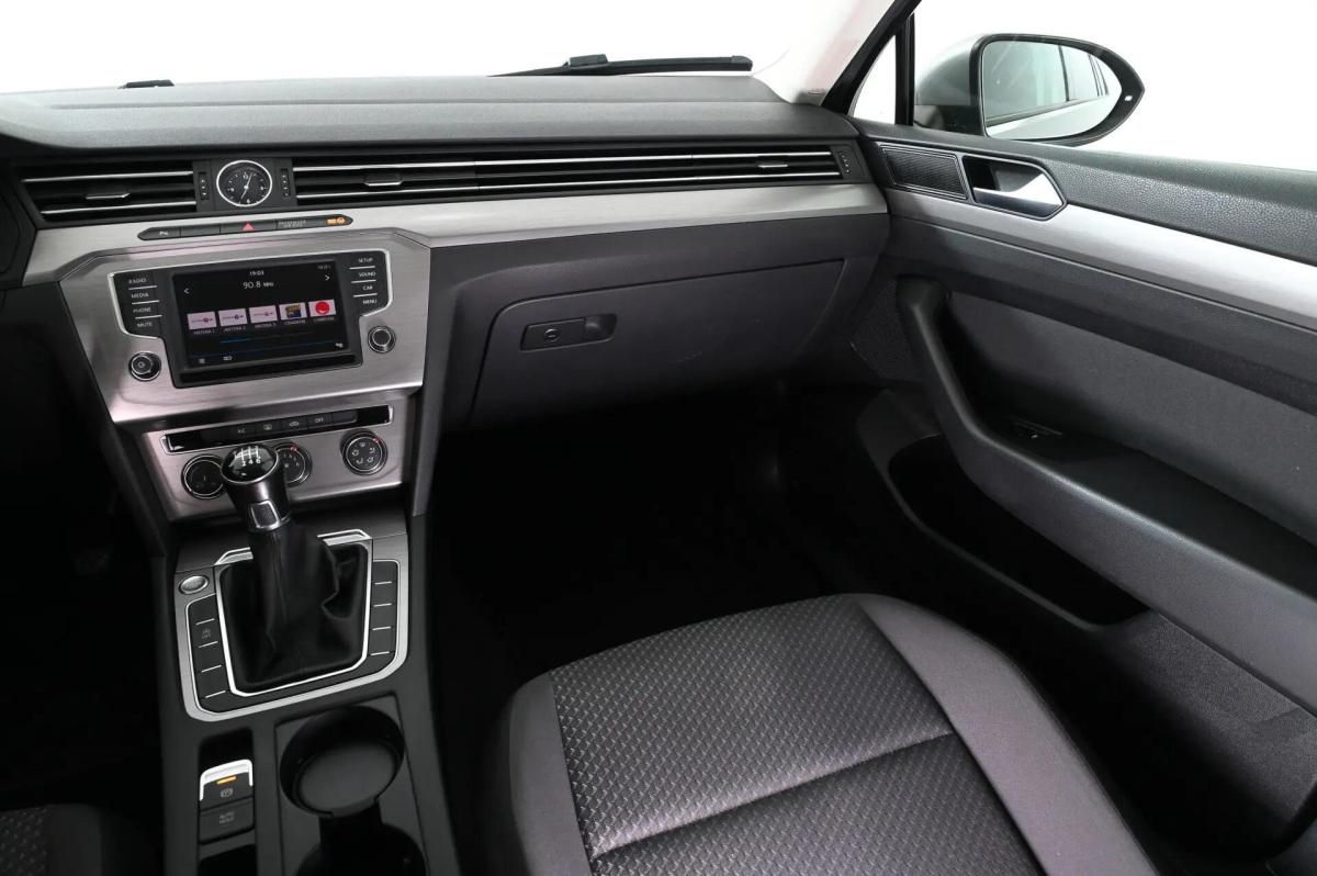 volkswagen-passat-variant-2016-diesel-1598cc