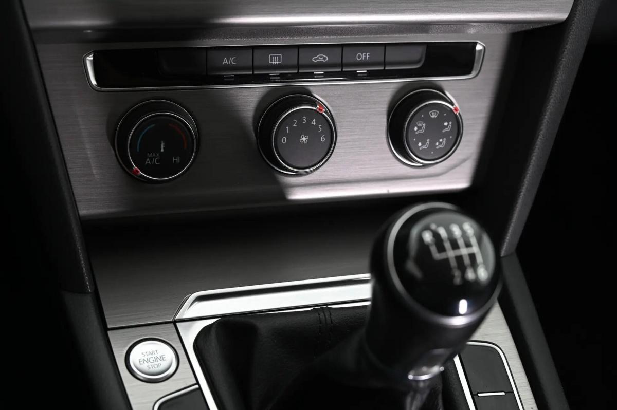 volkswagen-passat-variant-2016-diesel-1598cc