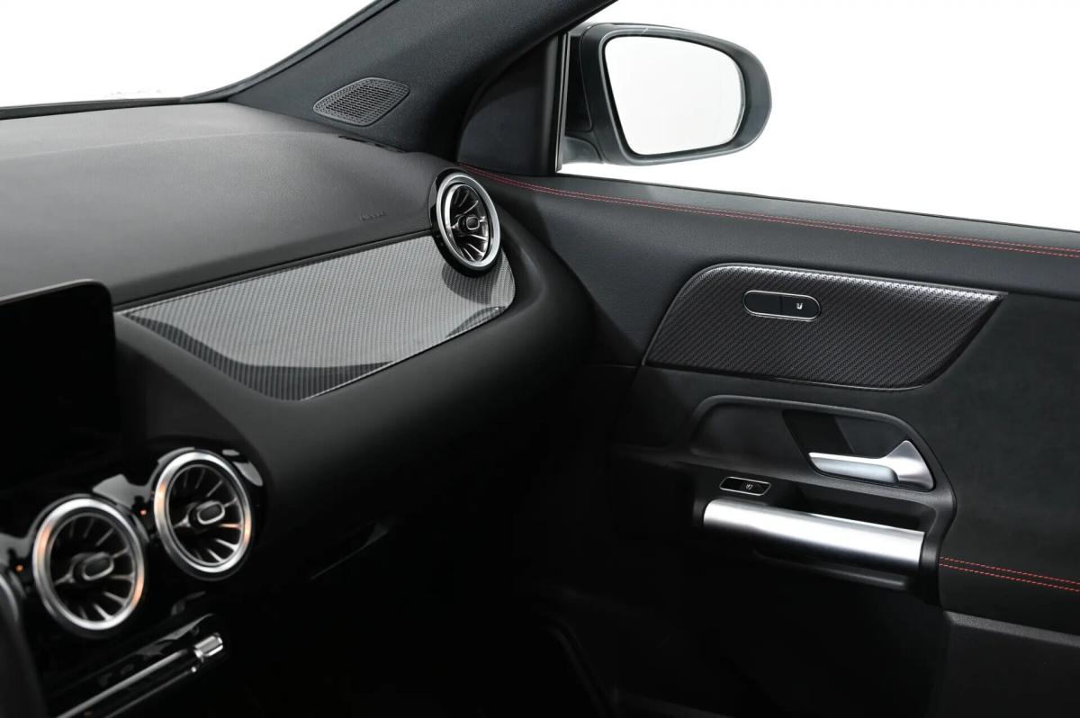 mercedes-benz-gla-200-2025-diesel-1950cc
