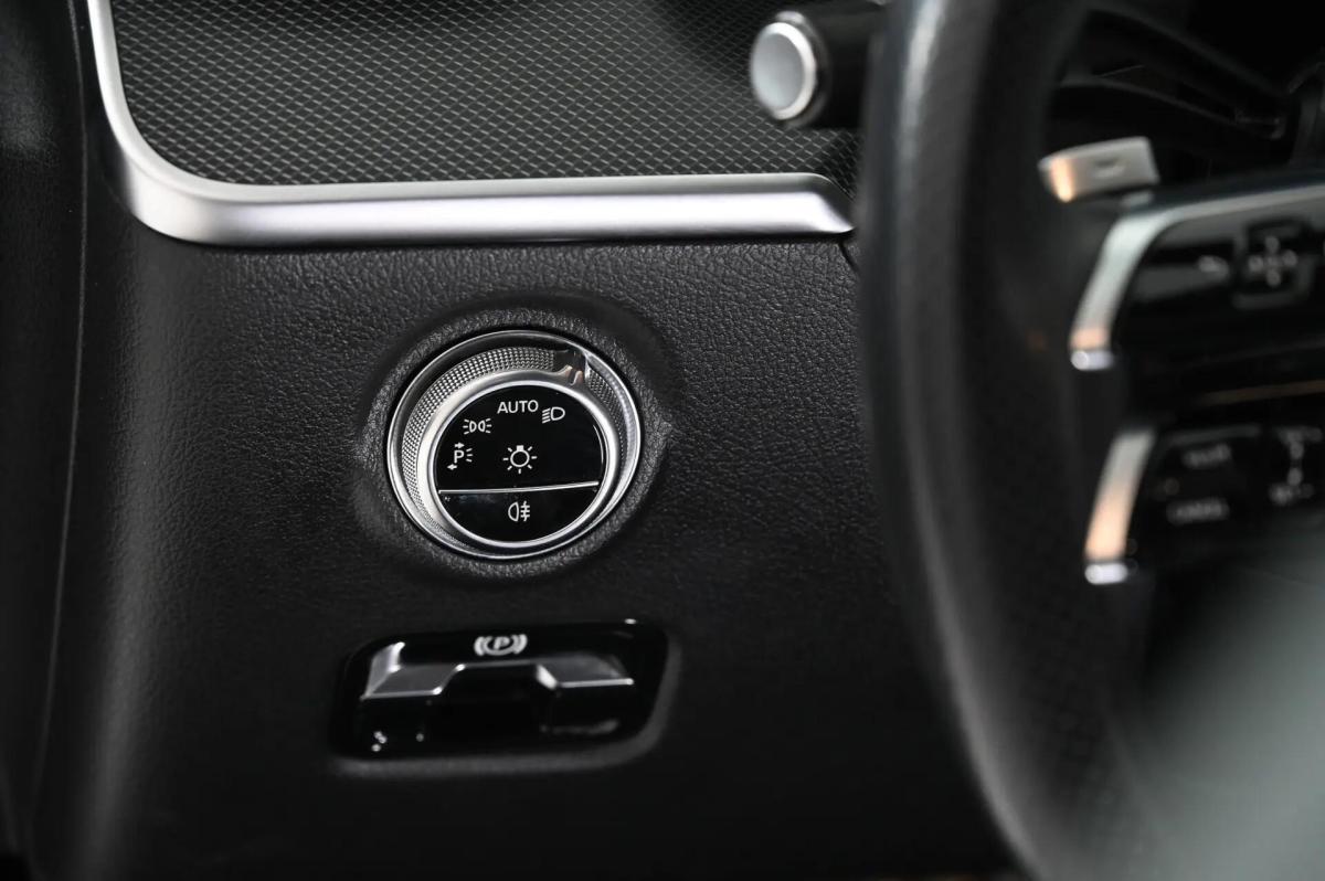 mercedes-benz-classe-c-300-e-2023-hibrido-a-gasolina-1999cc