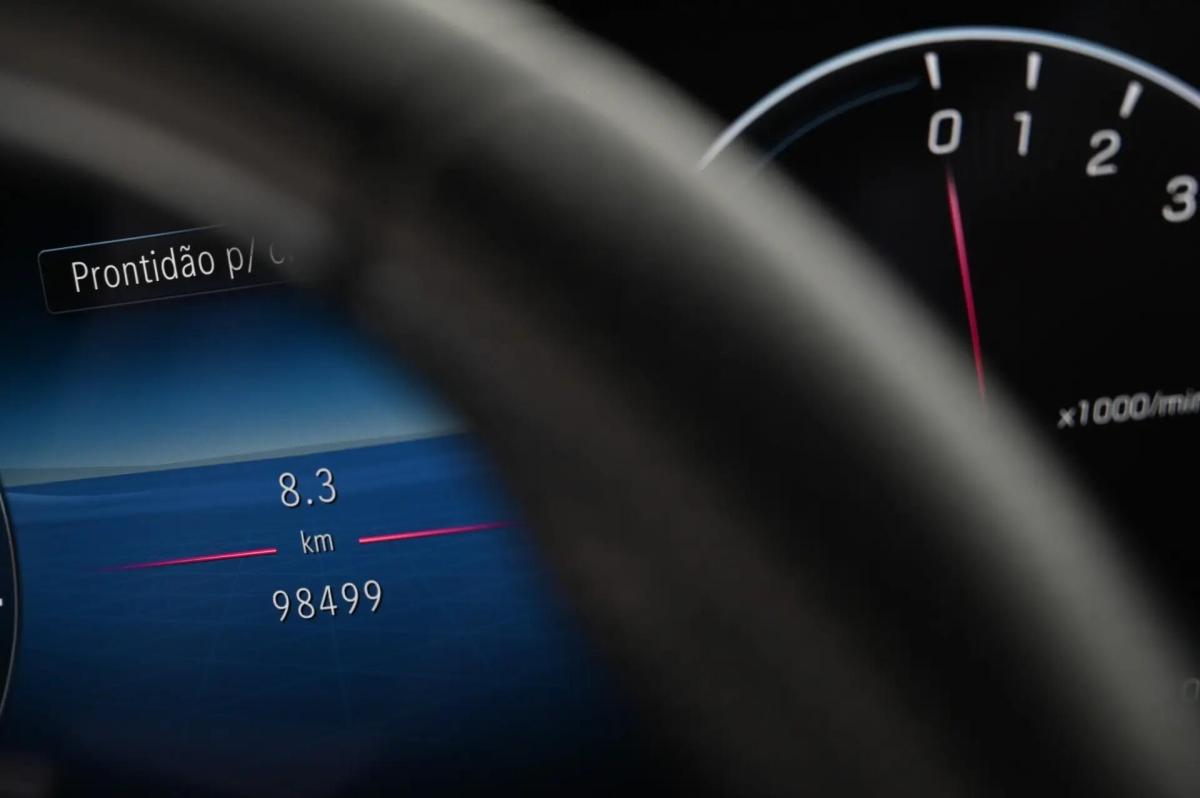 mercedes-benz-classe-c-300-e-2023-hibrido-a-gasolina-1999cc