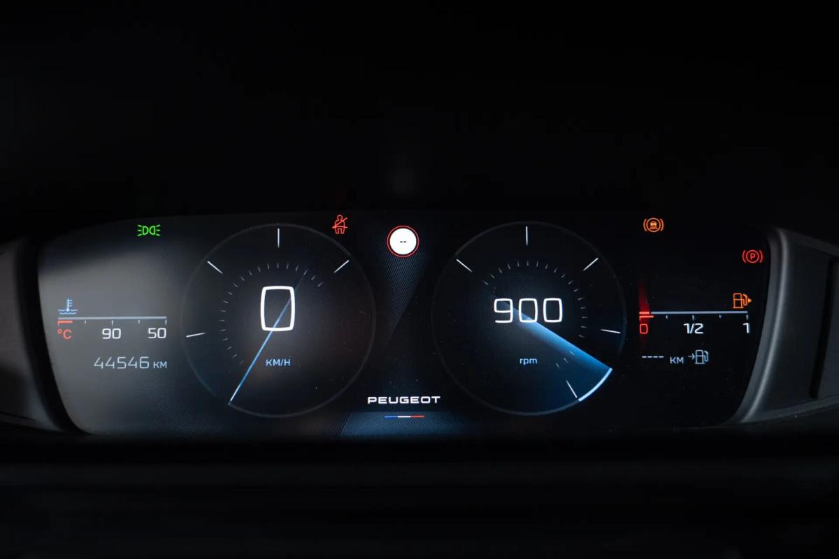 peugeot-308-2024-gasolina-1199cc