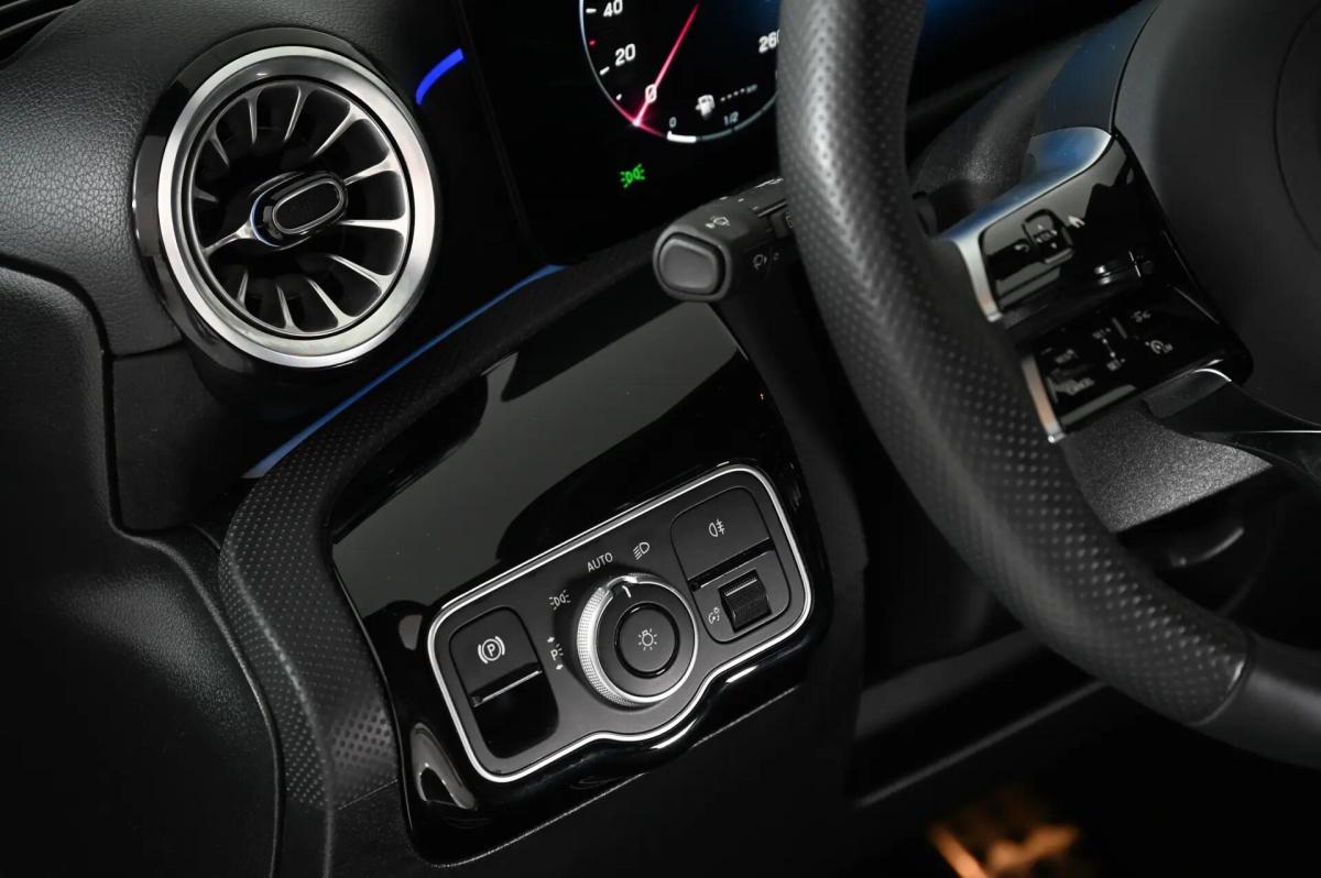 mercedes-benz-classe-a-a-250-e-2024-hibrido-a-gasolina-1332cc