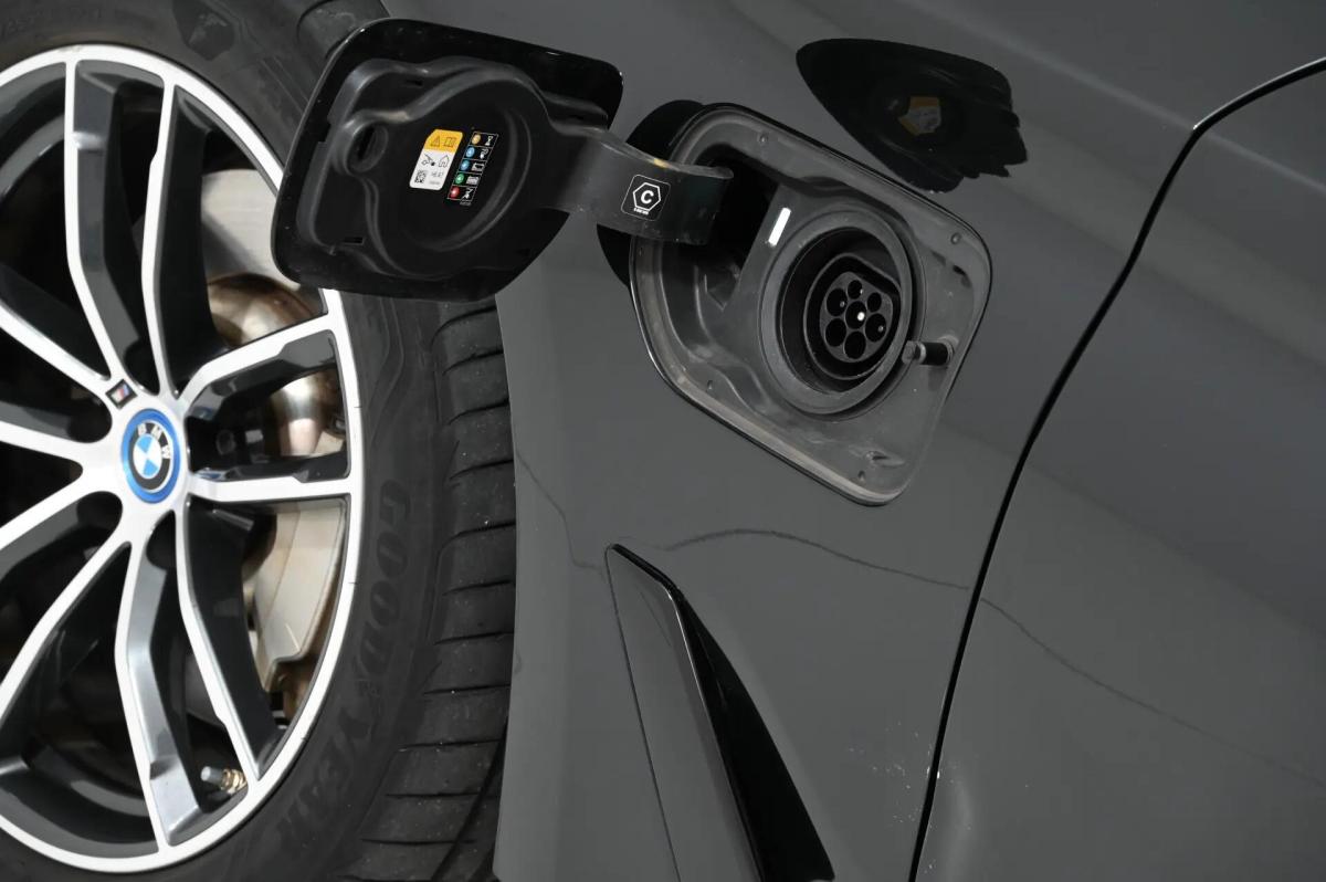 bmw-serie-5-520e-2022-hibrido-a-gasolina-1998cc