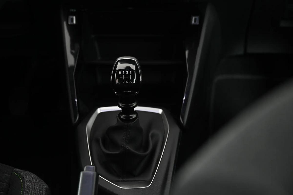 peugeot-2008-2024-gasolina-1199cc