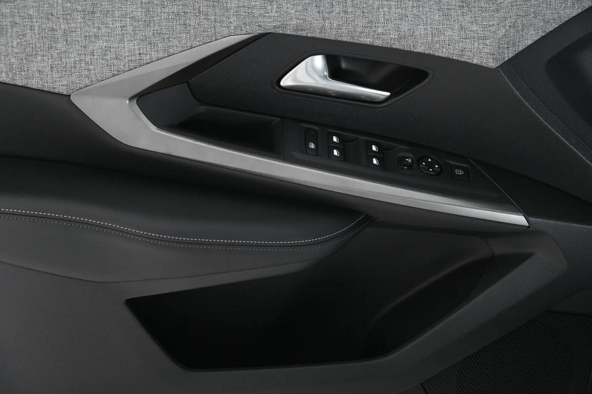 peugeot-5008-2025-gasolina-1199cc