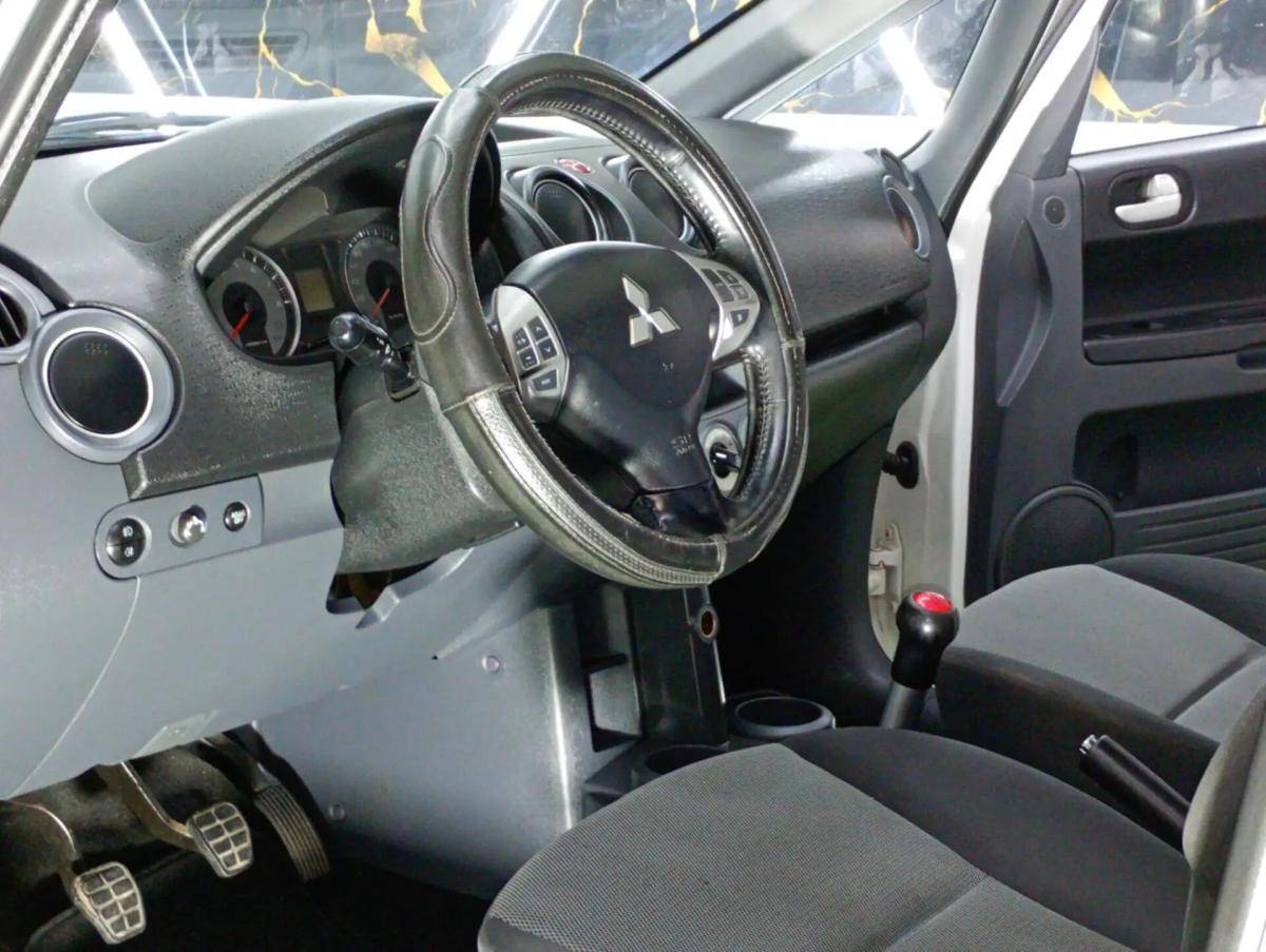 mitsubishi-colt-2009-gasolina-1332cc