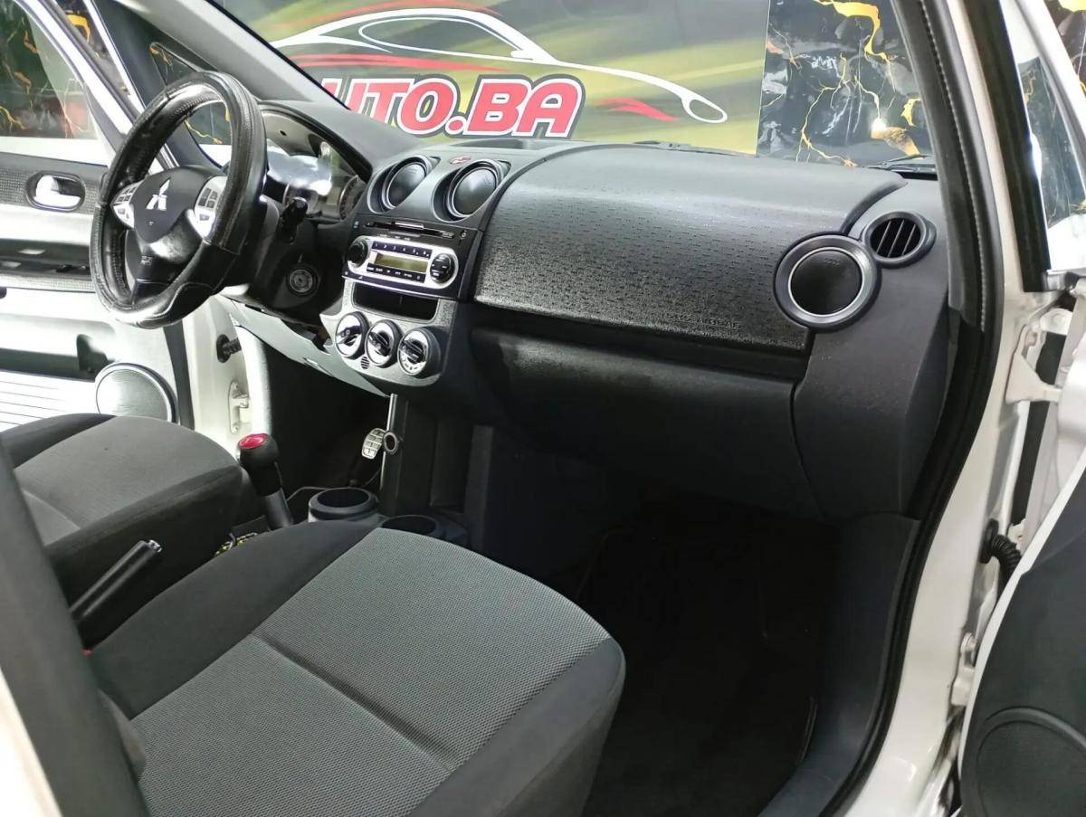 mitsubishi-colt-2009-gasolina-1332cc