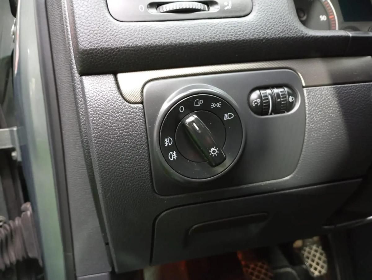 volkswagen-golf-2007-diesel-1896cc