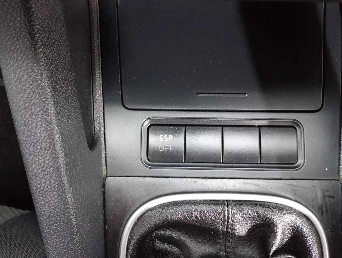 volkswagen-golf-2007-diesel-1896cc