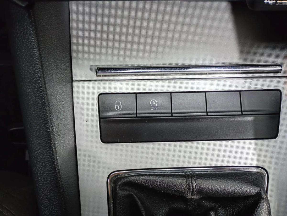 skoda-octavia-break-2014-diesel-1598cc