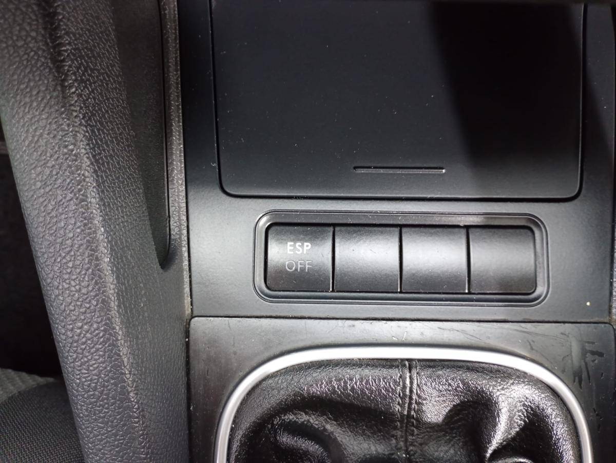 volkswagen-golf-2007-diesel-1896cc