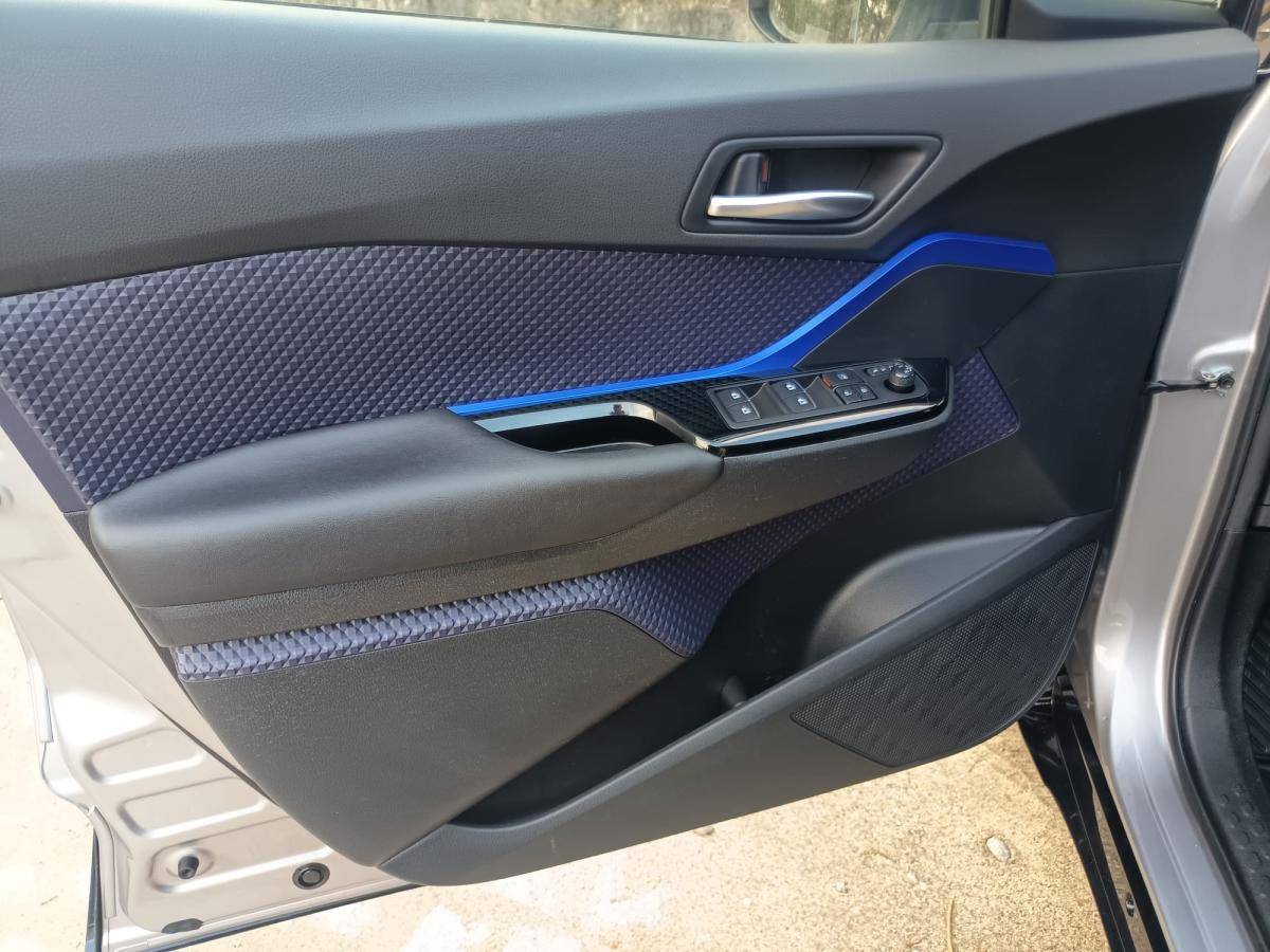 toyota-c-hr-2017-hibrido-a-gasolina-1798cc