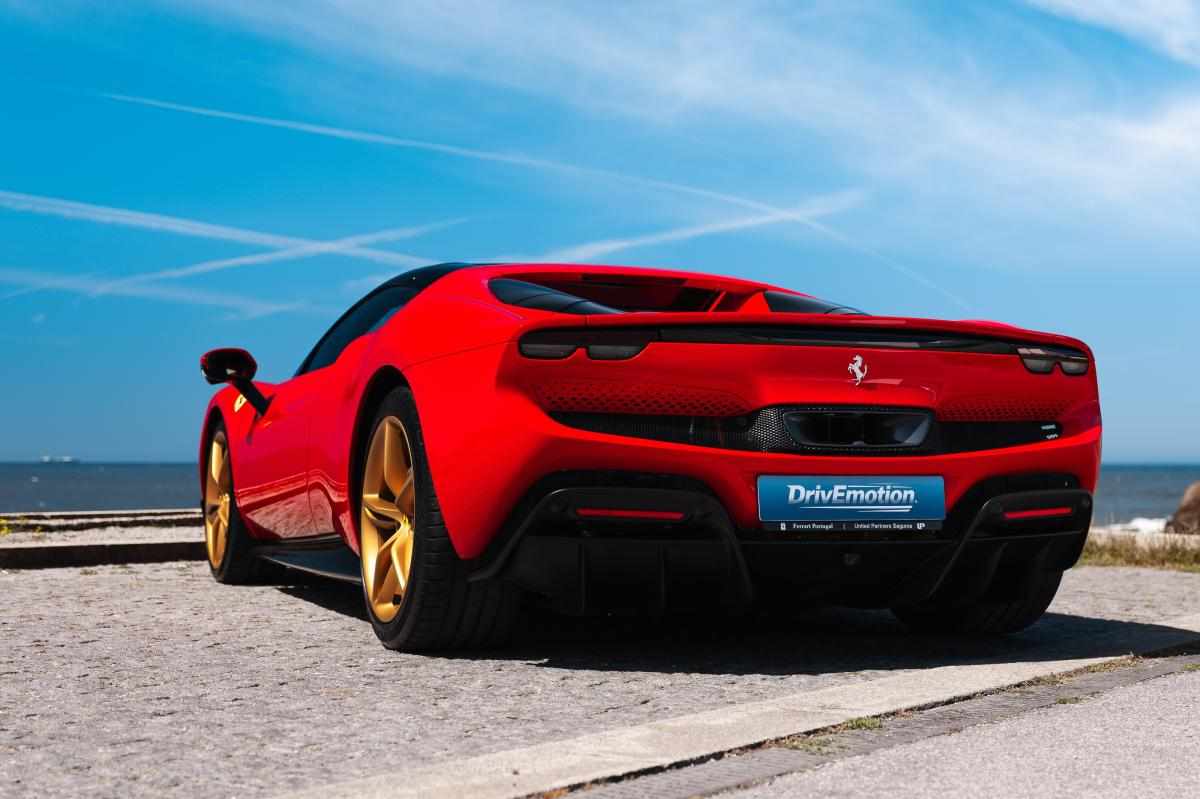 ferrari-296-gtb-3-0-v6-phev-2025-gasolina-2992cc