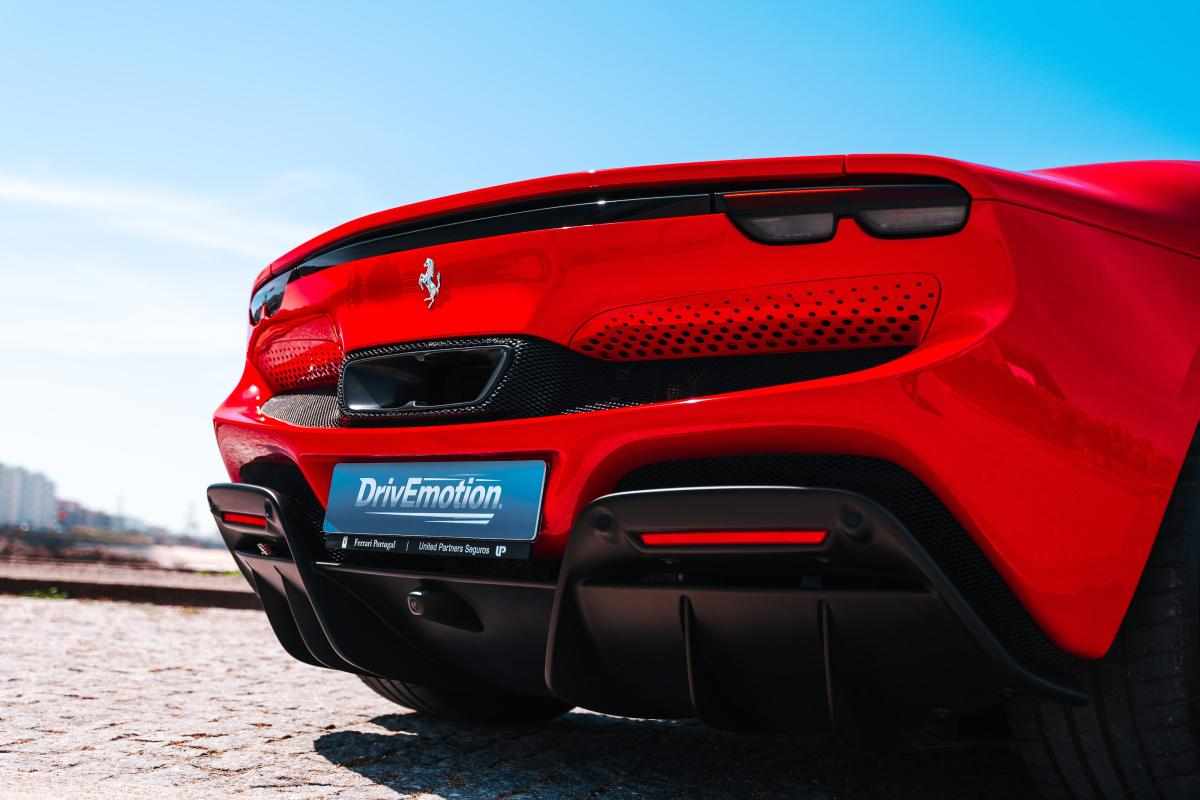 ferrari-296-gtb-3-0-v6-phev-2025-gasolina-2992cc