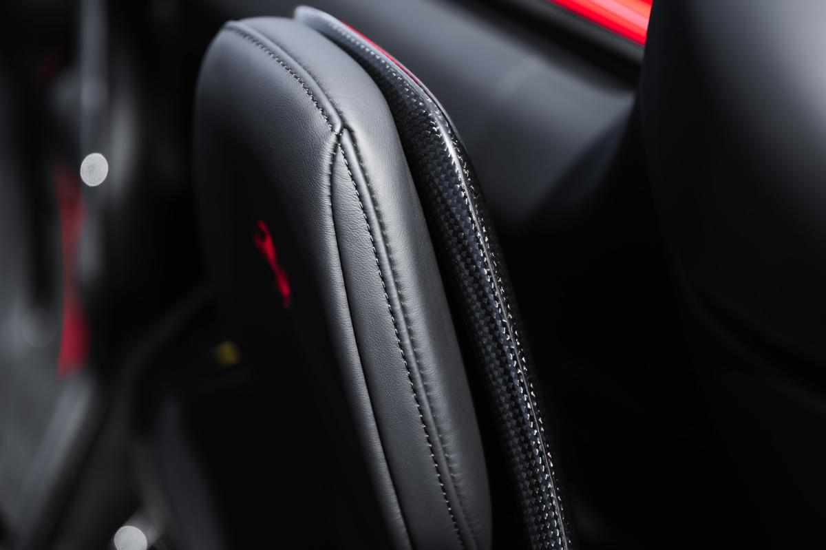ferrari-296-gtb-3-0-v6-phev-2025-gasolina-2992cc