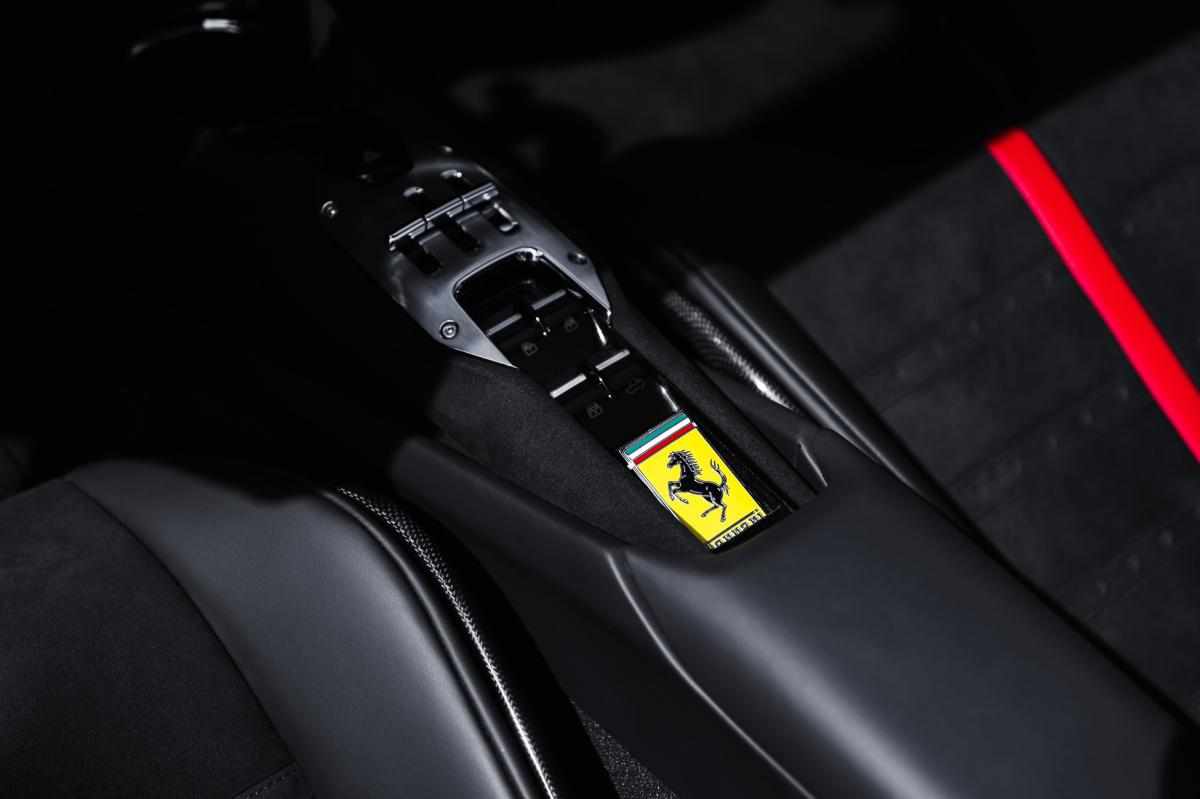 ferrari-296-gtb-3-0-v6-phev-2025-gasolina-2992cc