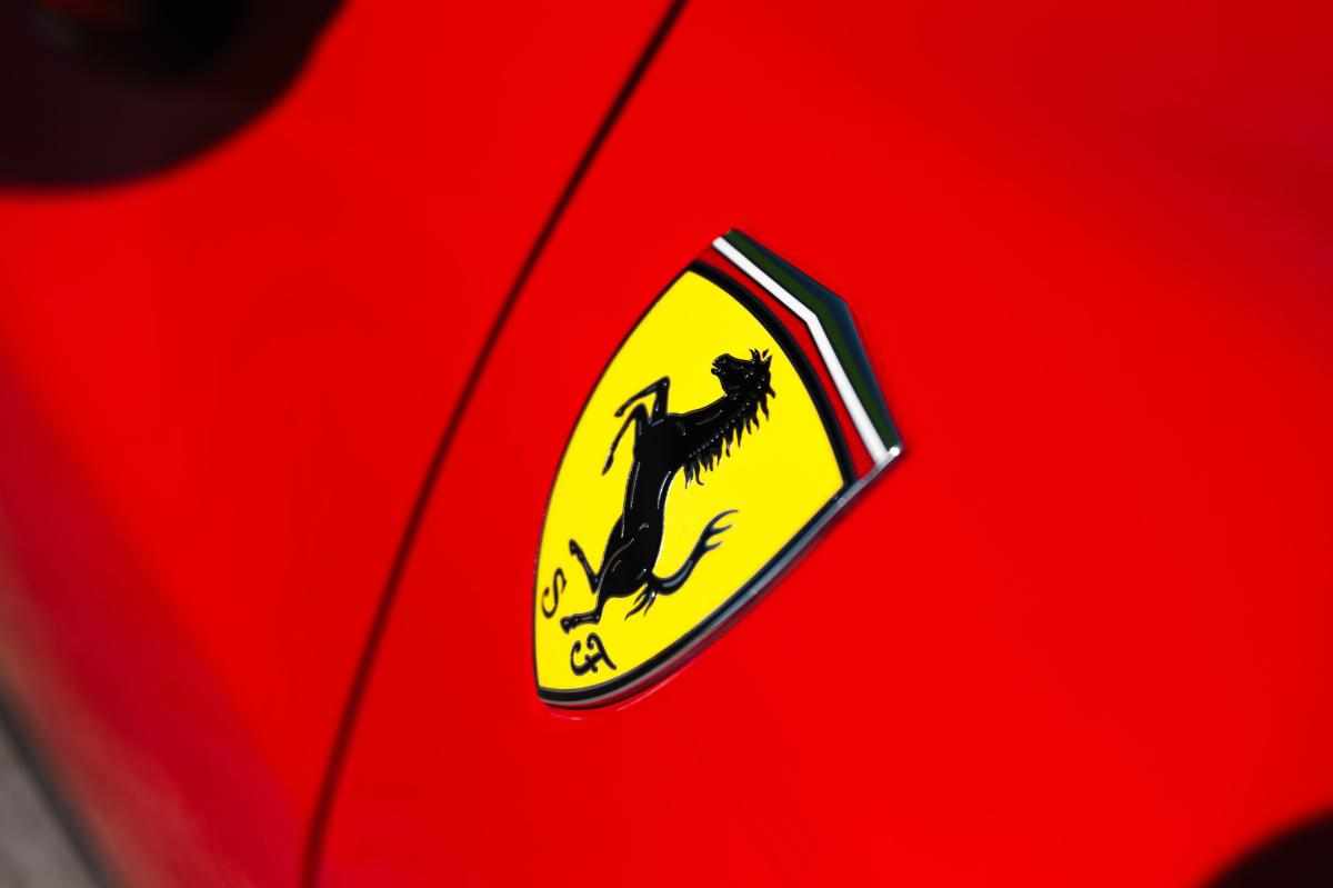 ferrari-296-3-0-v6-phev-2025-gasolina-2992cc